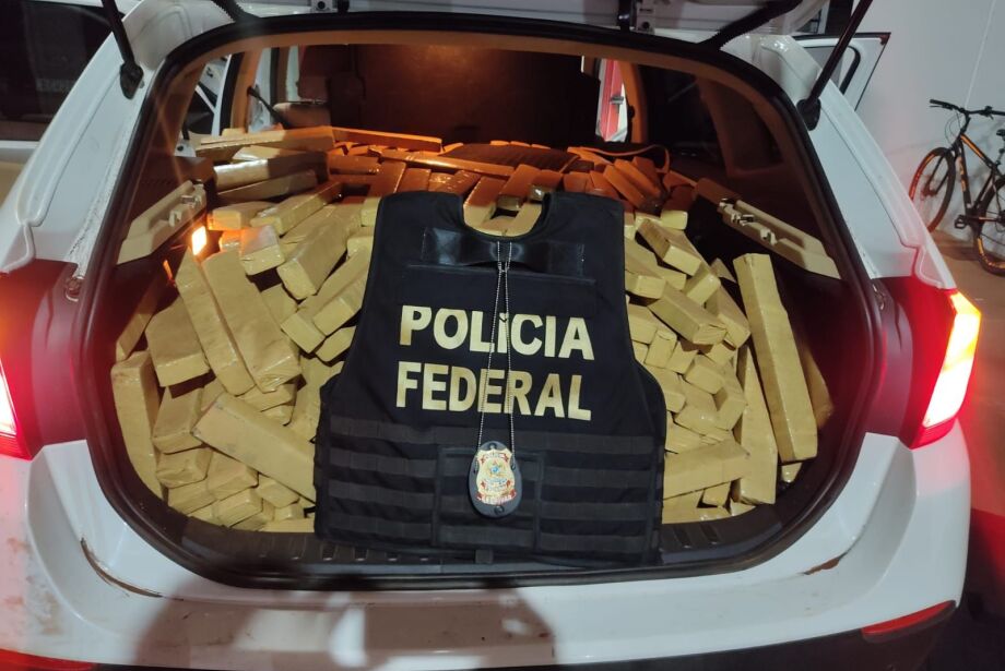 PF apreende em Dourados 800 kg de maconha escondidos em BMW