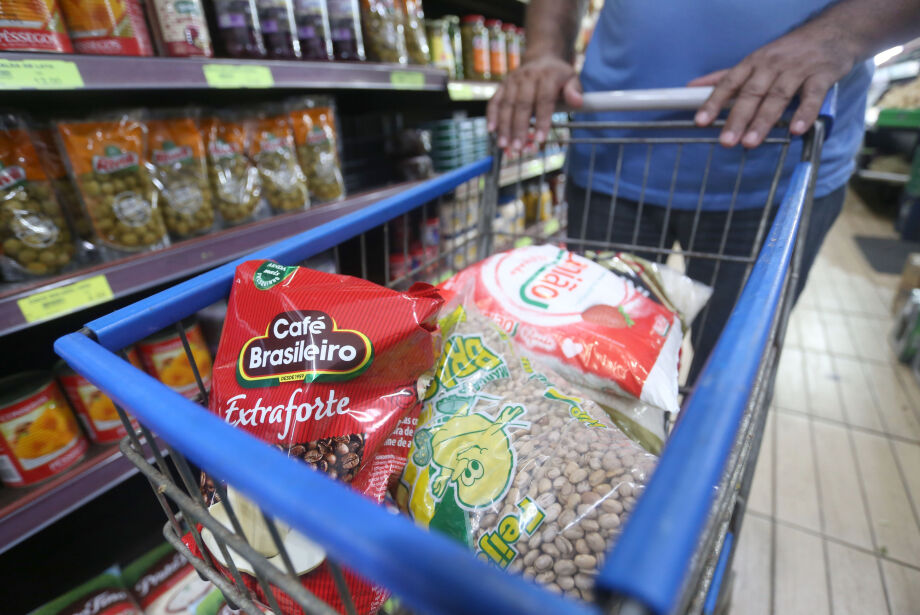 Especialistas alertam que Reforma Tributária pode aumentar impostos de alimentos básicos