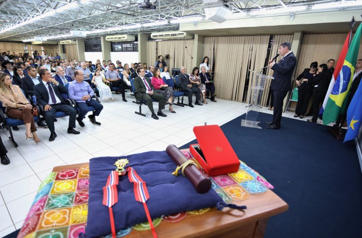 Em homenagem a ex-governador, Eduardo Riedel destaca laços com o Paraguai