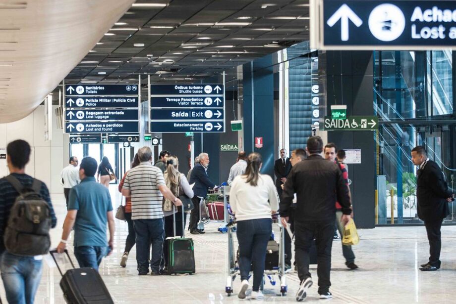 Programa de passagens aéreas a R$ 200 começará por aposentados