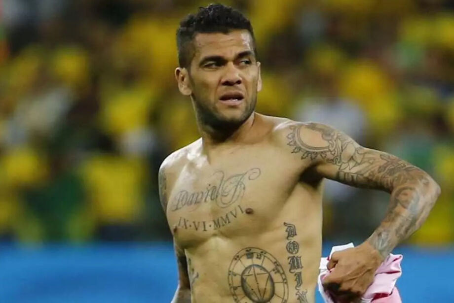 Daniel Alves irá a julgamento por estupro na Justiça espanhola