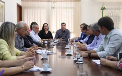 Com saúde regionalizada, Governo do Estado recebe prefeitos e discute soluções para demandas