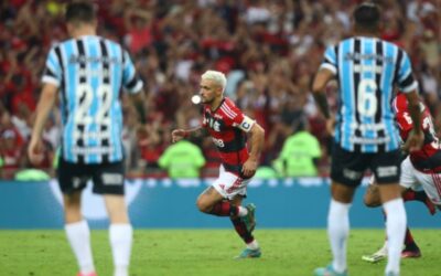 Flamengo bate Grêmio com gol polêmico e decide Copa do Brasil com o São Paulo