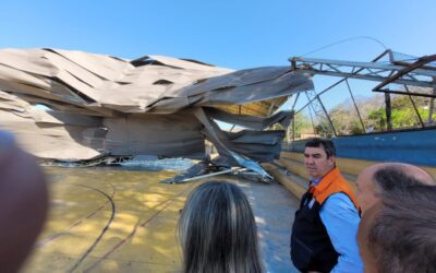 Em Corumbá, governador visita vítimas e locais atingidos por tempestade
