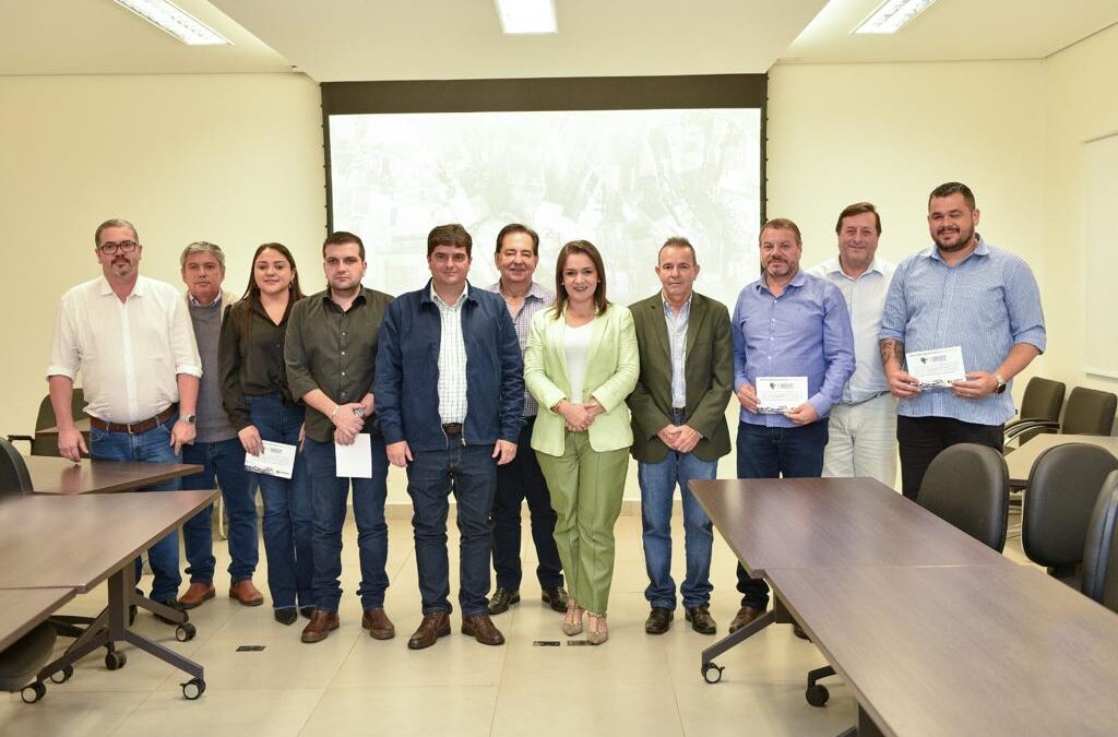 Prefeita Adriane Lopes participa de debate na Assomasul sobre queda de receitas dos municípios de MS