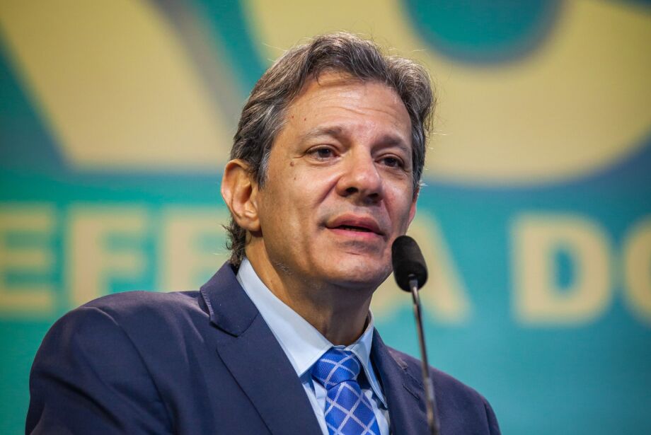 Haddad diz que apoia projeto contra supersalários no serviço público