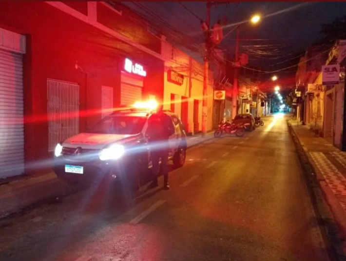 Em liberdade condicional, jovem estupra a irmã de 17 anos