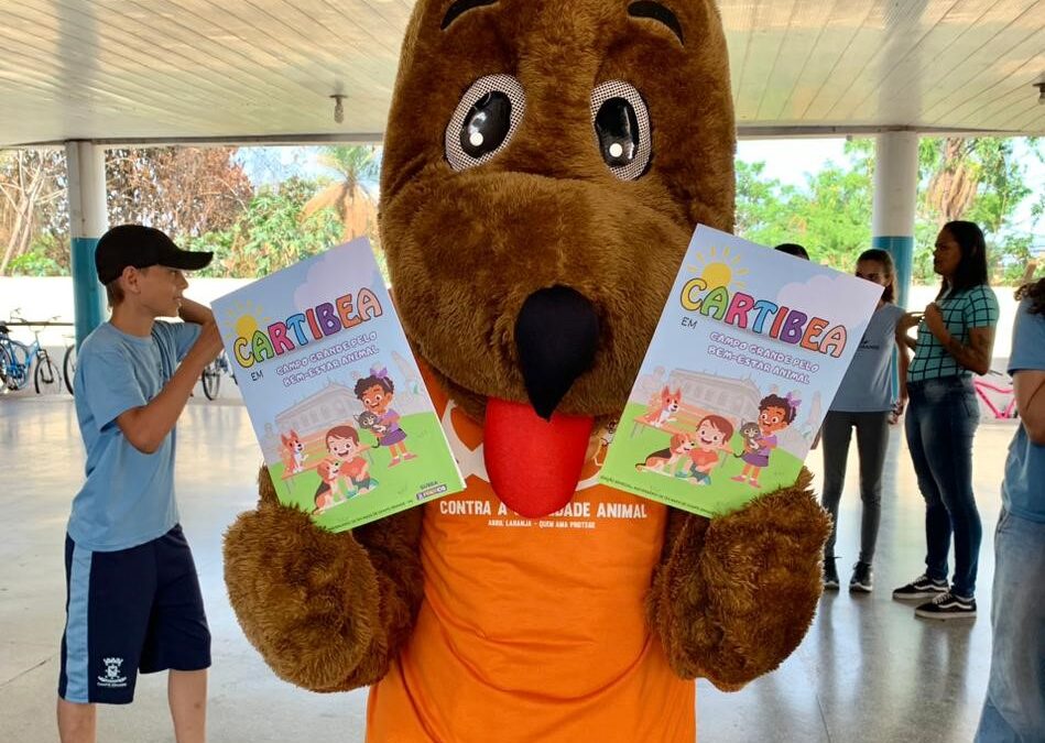 Prefeitura entrega primeira Cartilha de bem-estar animal em Campo Grande