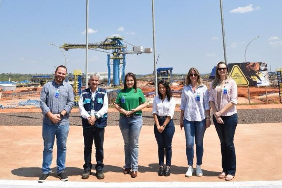 Prefeita de Campo Grande visita fábrica em Ribas do Rio Pardo e fomenta parcerias para Campo Grande