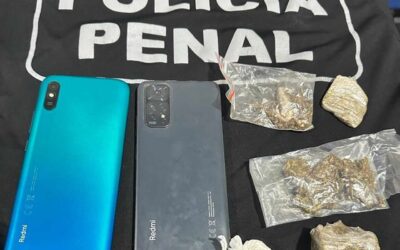 Policial penal flagra homem com cocaína e celulares em cima de telhado de presídio em Campo Grande