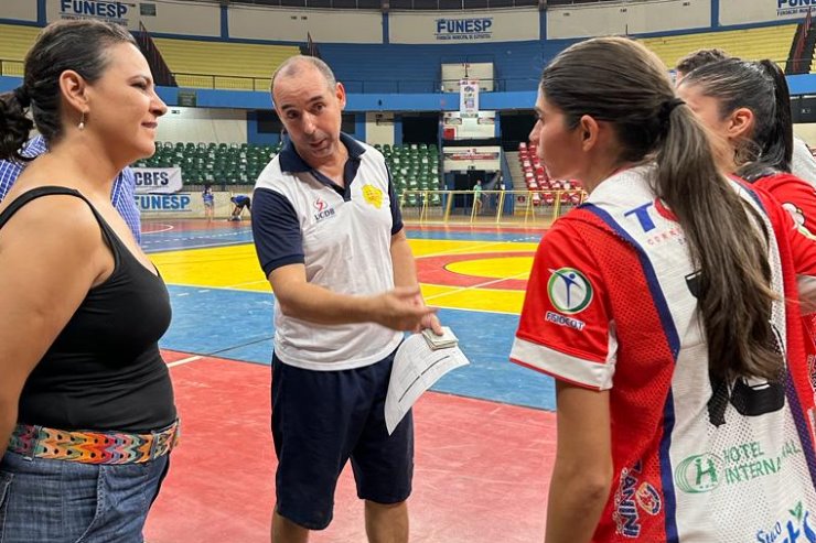 Gleice pede investimento no futsal feminino e reforça luta pela igualdade no esporte