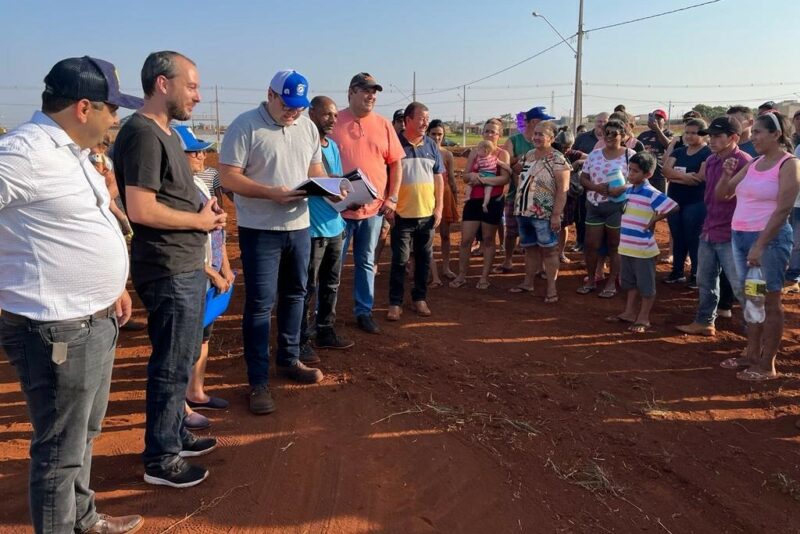 Prefeitura entrega Manual de Autoconstrução para famílias beneficiadas no Projeto Vida Nova