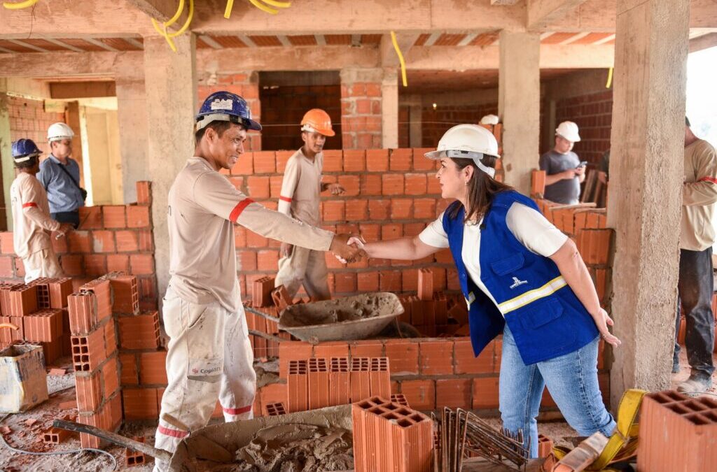 Blocos começam a tomar corpo na Vila dos Idosos com revestimento e instalação elétrica