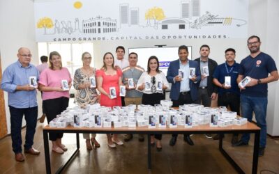 Prefeitura recebe doação de celulares para atendimento nos serviços de segurança, saúde e assistência social