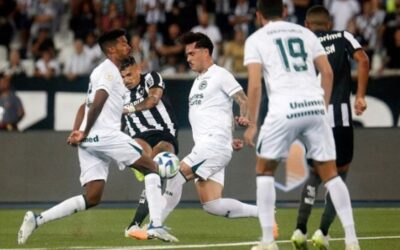 Tiquinho Soares evita desastre, Botafogo empata com o Goiás e mantém jejum no Brasileiro