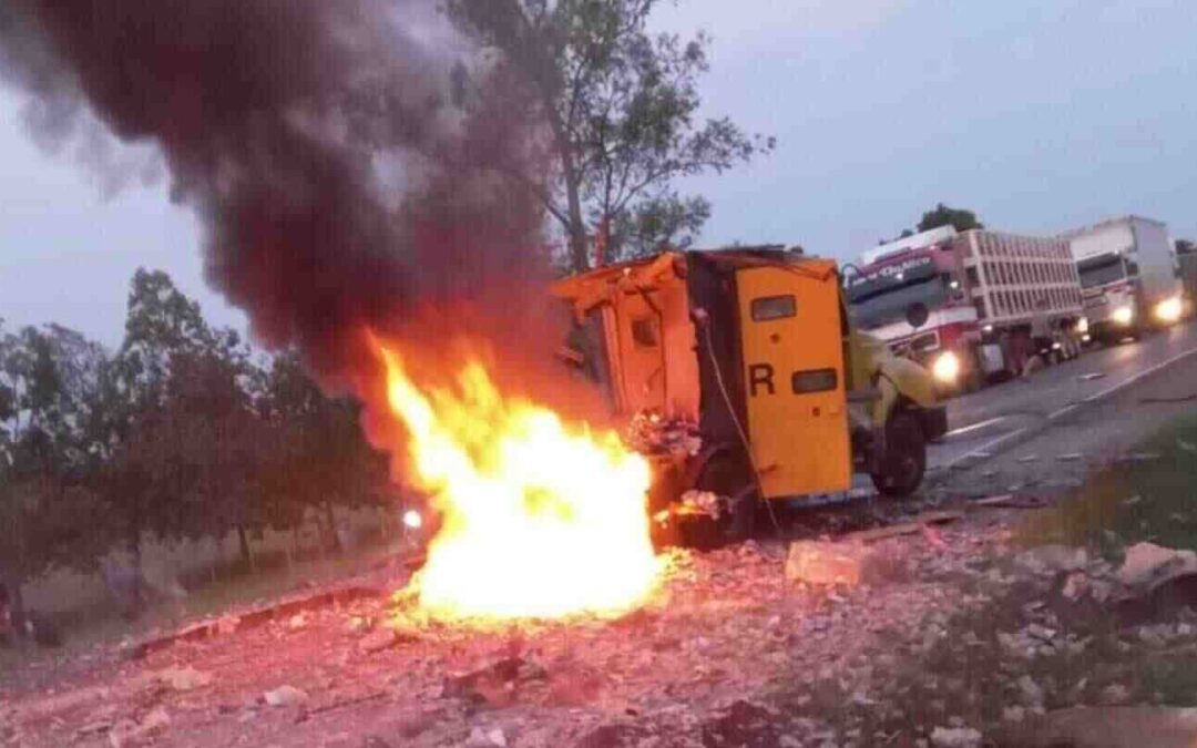 Grupo armado explode carro-forte no Paraguai e duas pessoas morrem