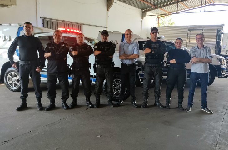 Grupamentos da Polícia Penal recebem novos veículos para transporte de presos e ações operacionais