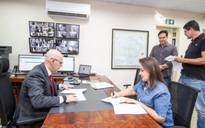 Prefeitura recebe veículos, notebooks e materiais de escritório doados pela Superintendência da Polícia Federal