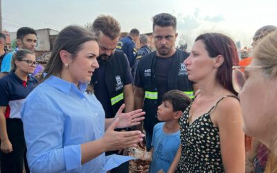 Prefeitura age rapidamente para atender famílias que tiveram moradias atingidas por incêndio no Mandela