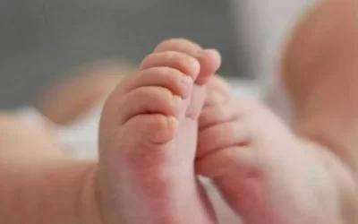 Mãe bate cabeça de bebê de 7 meses contra mesa e caso vai parar na delegacia