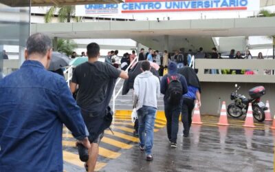 Prova do Enade é aplicada neste domingo para avaliar graduação
