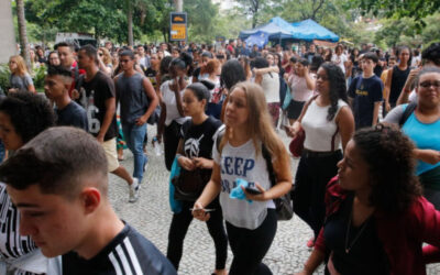 Primeiro dia do Enem 2023 tem abstenção de 28,1% e 4.293 eliminados
