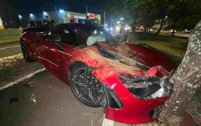 Polícia procura motorista de McLaren que fugiu após causar acidente com 3 carros na Afonso Pena