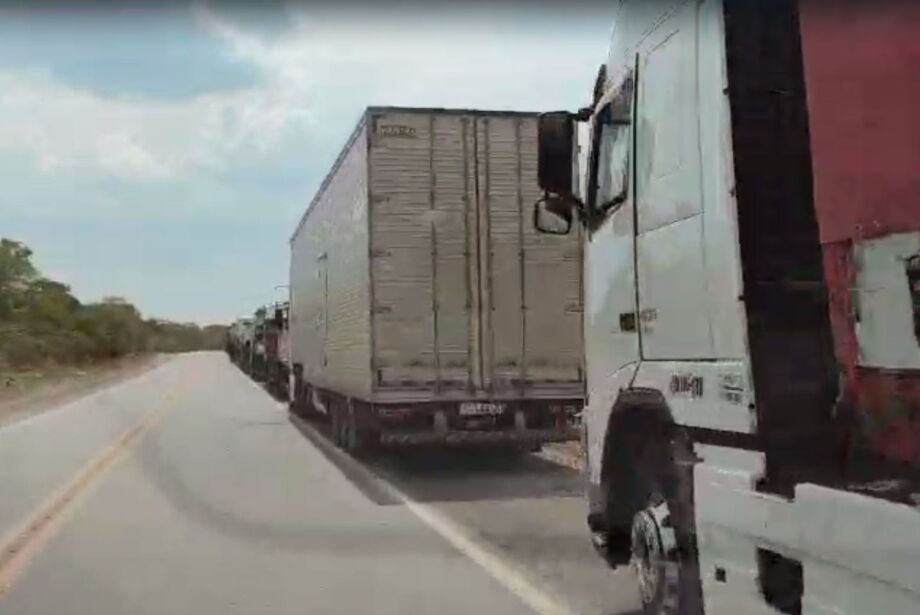 Medo de “empacar” em aduana de Corumbá faz fila de caminhões desaparecer em 5º dia de greve