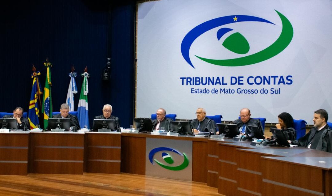 Conselheiros relatam 99 processos em sessão do Pleno