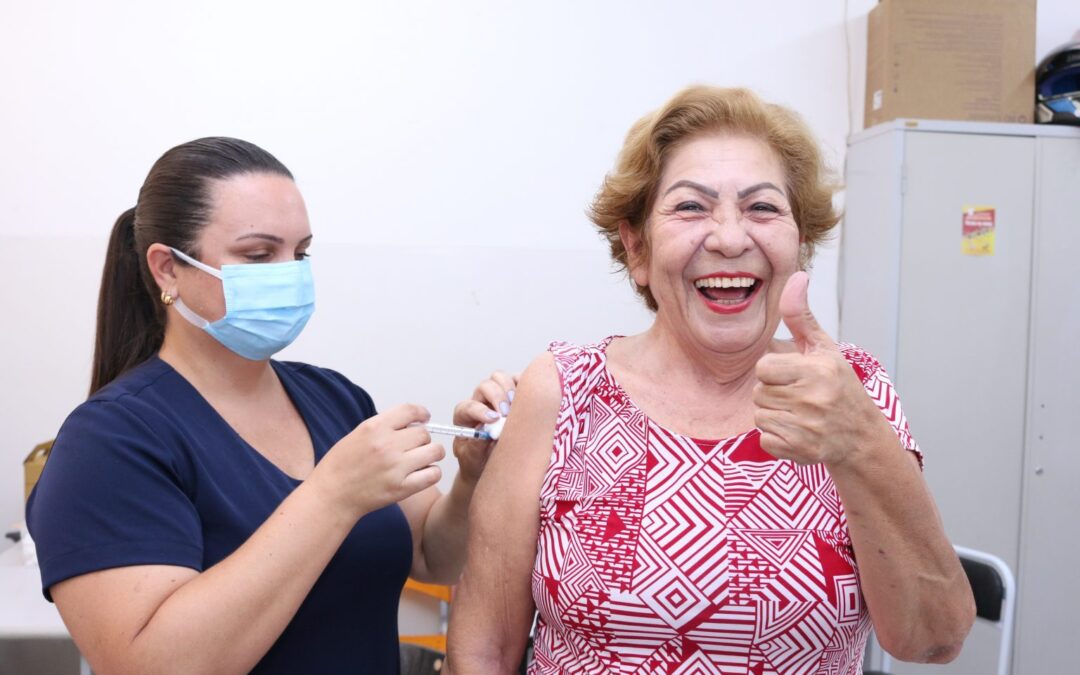 Feriado de Natal tem plantão de vacinação e testagem em duas unidades