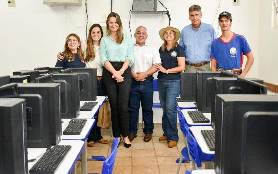 Escola Agrícola da Reme recebe computadores para atender 420 alunos