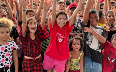 Natal nos bairros leva sorteio de brindes, brinquedos e música a famílias do Jardim Noroeste