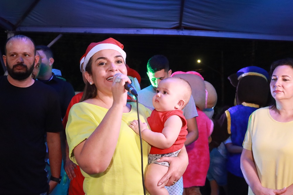 Festa da Prefeitura encanta famílias do Anhanduizinho na abertura da programação do Natal 2023