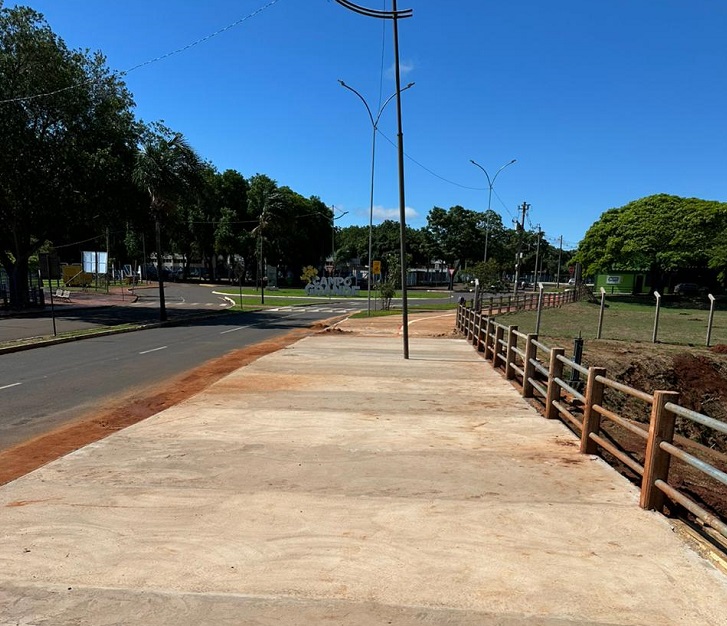 Concluída obra na calçada da Avenida Filinto Muller, em frente ao Lago do Amor