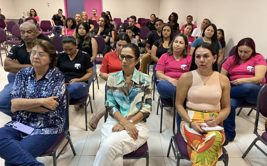 Subsecretaria de Políticas para a Mulher realiza palestra sobre violência contra a mulher para motoristas de aplicativos