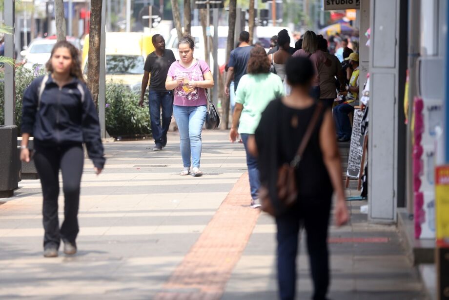 Amanhã, comércio da Capital passa a funcionar em horário especial