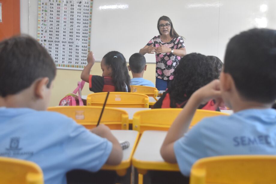 Processo seletivo aprova 11,5 mil professores temporários na Capital
