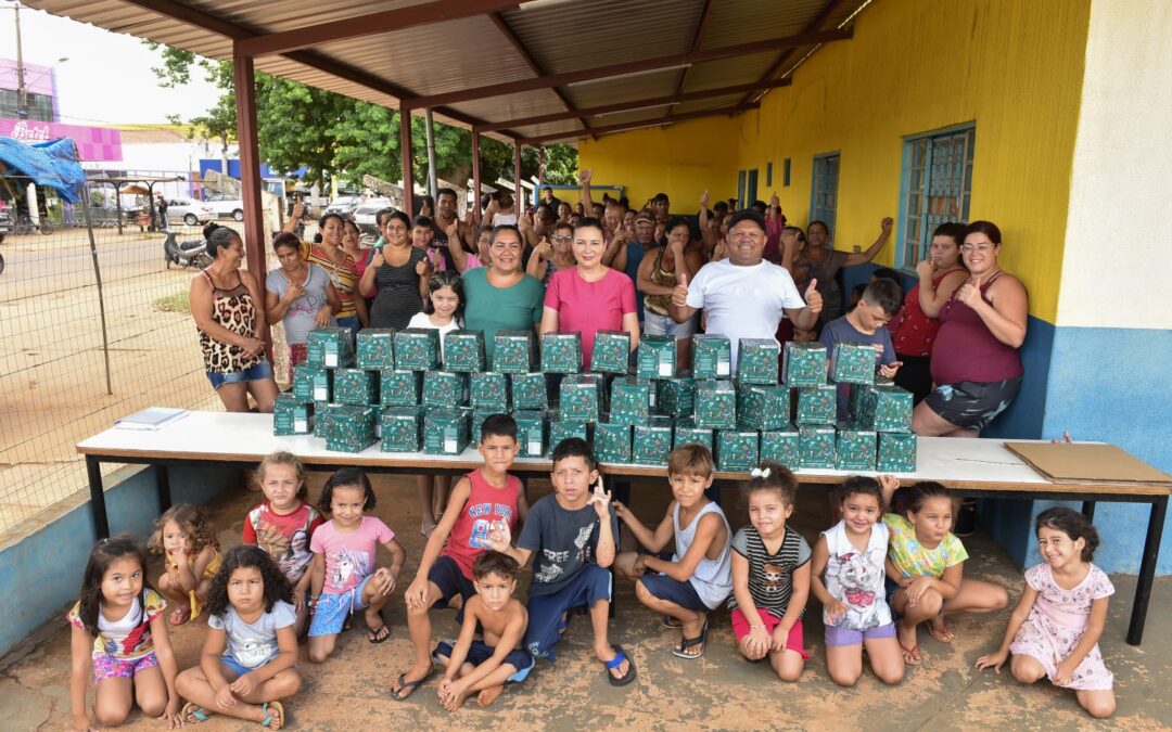 FAC realiza distribuição de panetones para famílias em situação de vulnerabilidade