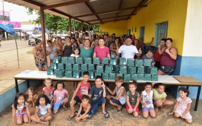 FAC realiza distribuição de panetones para famílias em situação de vulnerabilidade