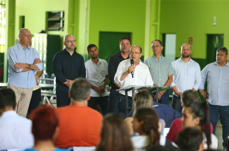 Governador em exercício entrega obras em Caarapó e autoriza ampliação da rede de saneamento