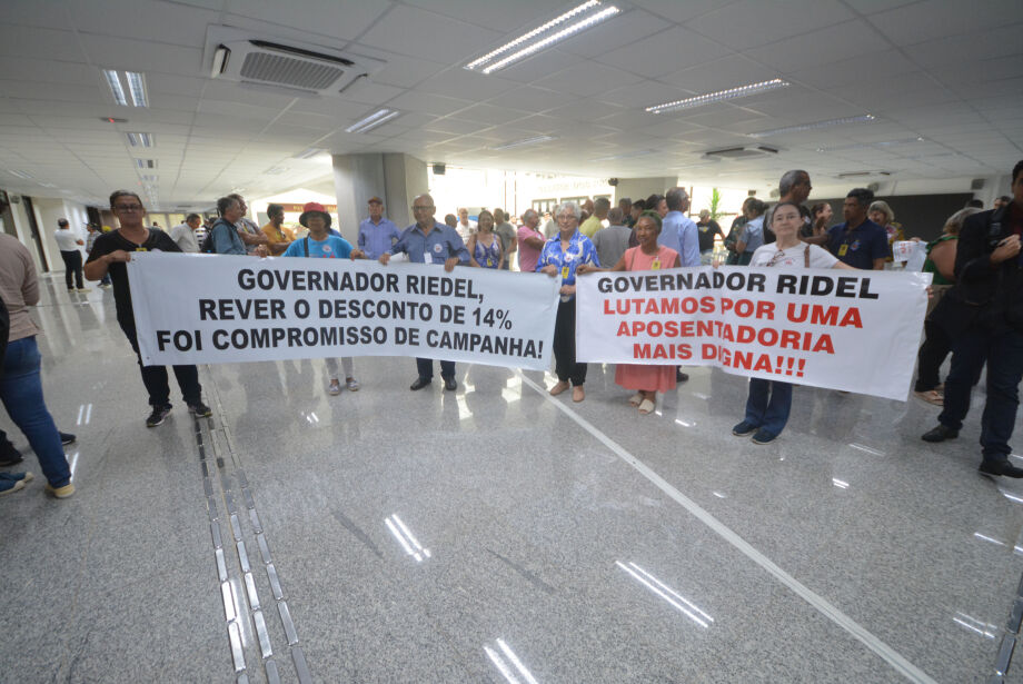 Governador promete conversar com servidores aposentados após o Carnaval para atender reivindicações