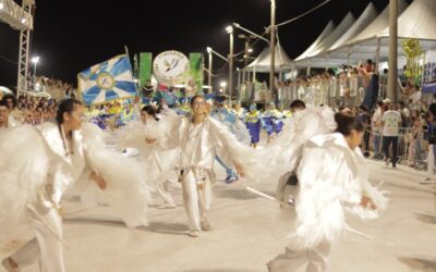 Primeira noite do desfile das Escolas de Samba de Campo Grande agita Praça do Papa