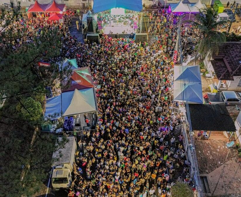 Blocos de rua lotam Esplanada Ferroviária no Carnaval de Campo Grande
