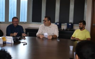 Alan Guedes recebe representantes dos taxistas e recebe demandas da categoria