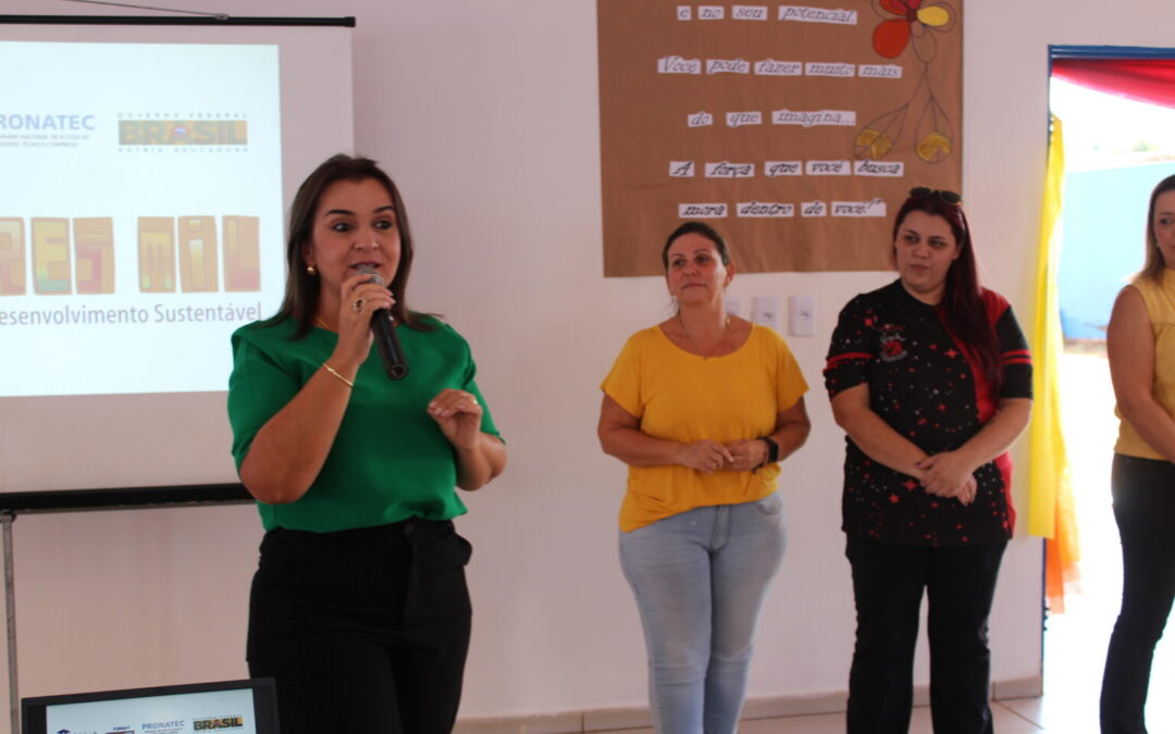 Mulheres Mil: Moradoras do Jardim Vida Nova comemoram início de curso que traz oportunidade de renda
