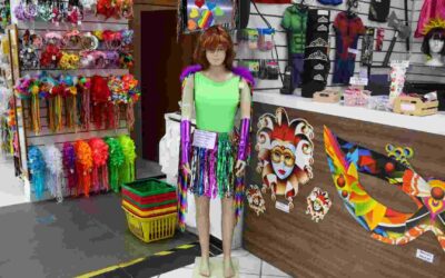 Com acessórios a partir de R$ 9, comércio espera pico de vendas na véspera de Carnaval