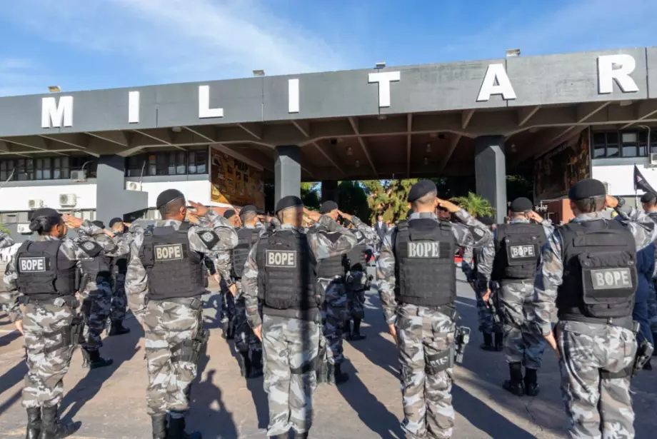 PMs do Brasil perderam 30 mil policiais em uma década