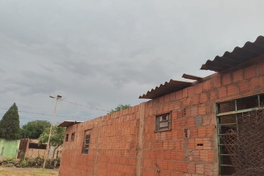 Chuva destelha Centro Comunitário que estava em construção na capital