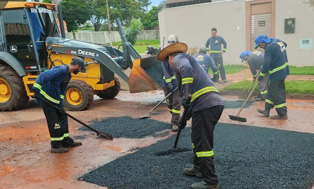 Equipes da Prefeitura trabalham na manutenção de ruas e avenidas não pavimentadas nas sete Regiões Urbanas