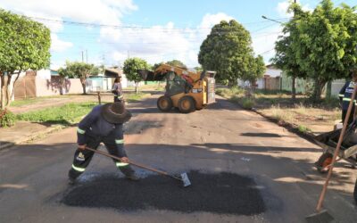 Prefeitura dá continuidade aos trabalhos de zeladoria com limpeza, tapa-buracos e coleta de lixo durante o feriado prolongado
